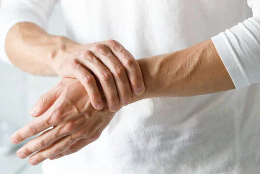 Formigamento nas mãos: descubra suas possíveis causas 