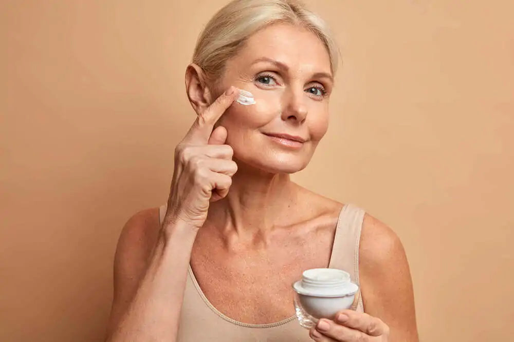 Pele hidratada: dicas para mantê-la hidratada durante a menopausa